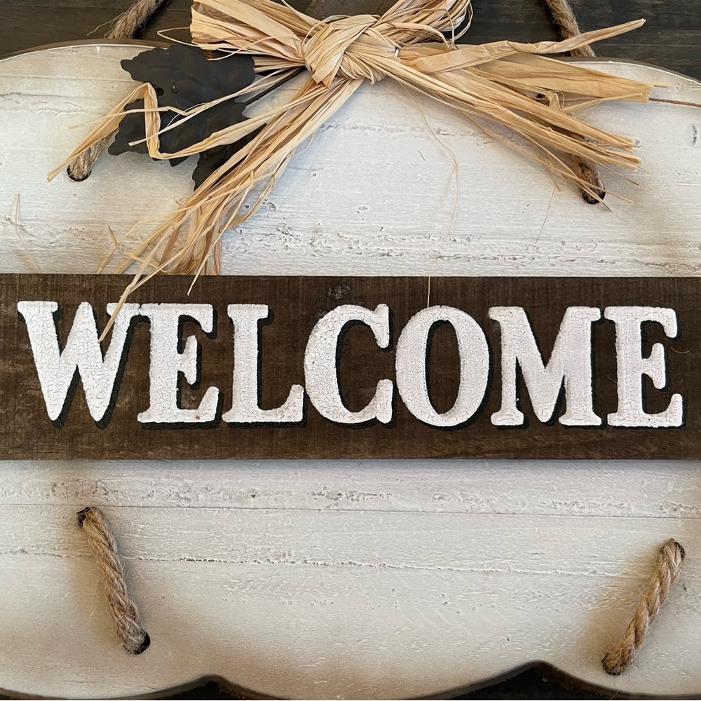 Rustic Farmhouse -  Fall Welcome Sign Pumpkin Shape - Picture 3 of 4